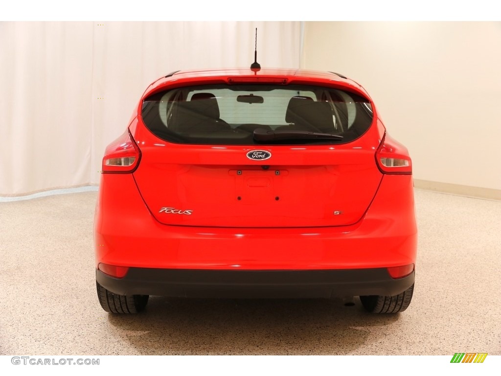 2017 Focus SE Hatch - Race Red / Charcoal Black photo #17