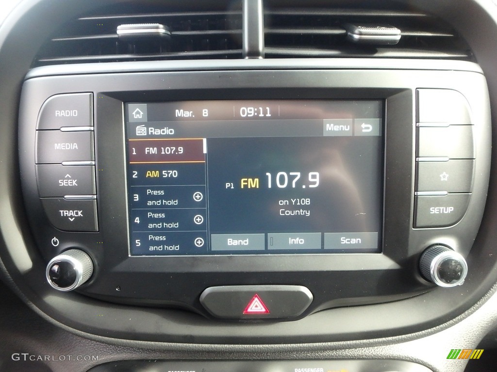 2020 Kia Soul LX Controls Photo #132283540