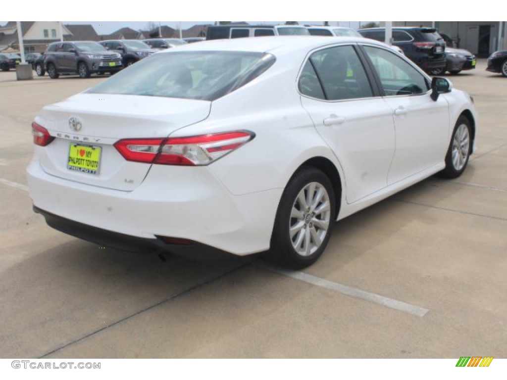 2018 Camry LE - Super White / Black photo #8