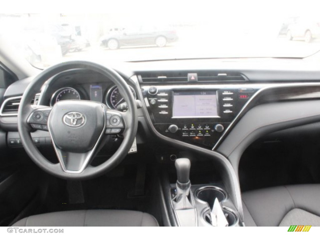 2018 Camry LE - Super White / Black photo #19