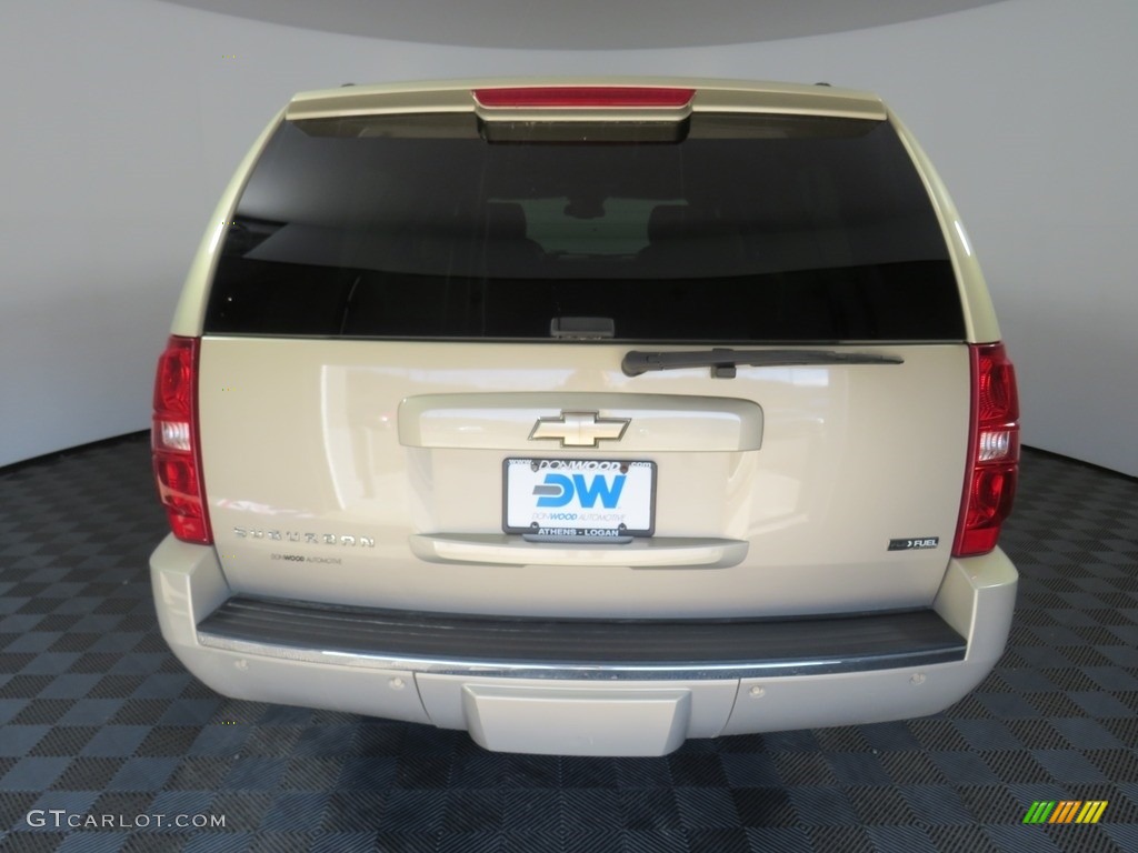 2009 Suburban LTZ 4x4 - Gold Mist Metallic / Light Cashmere/Dark Cashmere photo #12