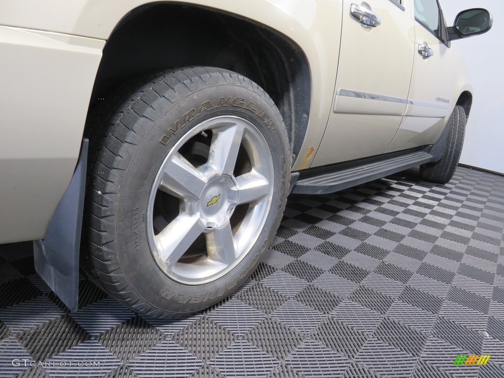2009 Suburban LTZ 4x4 - Gold Mist Metallic / Light Cashmere/Dark Cashmere photo #18