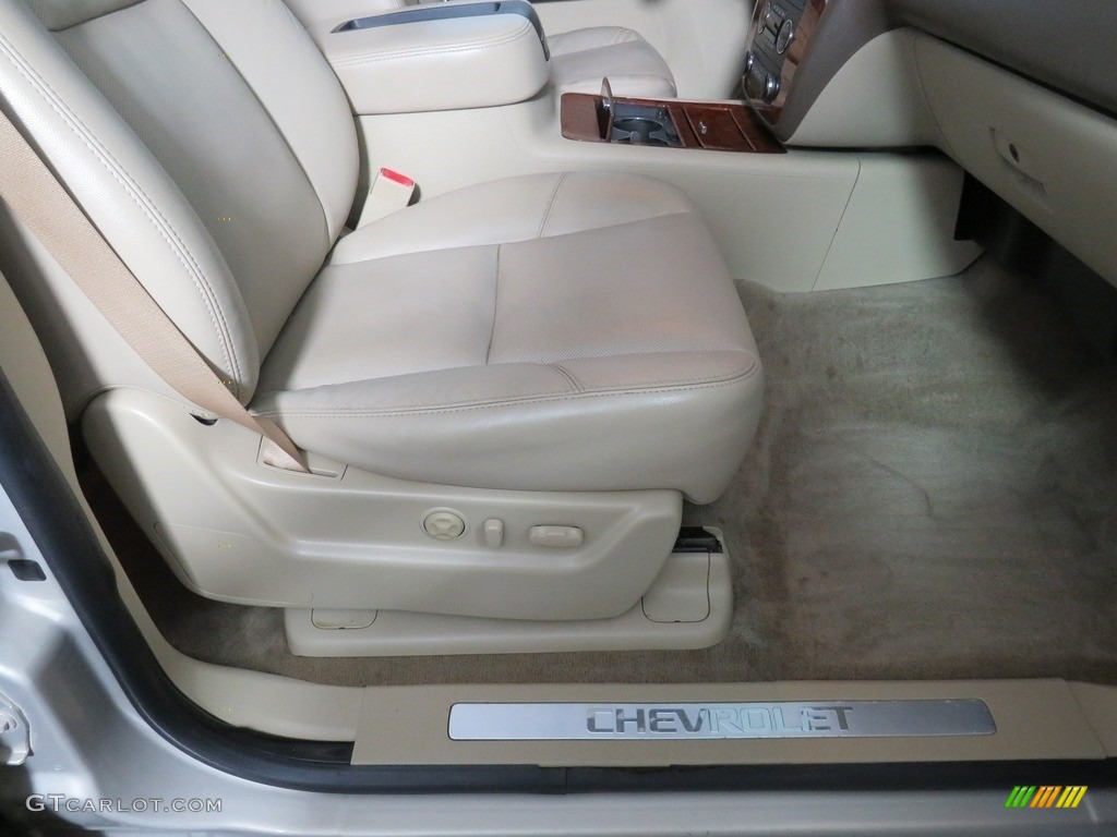 2009 Suburban LTZ 4x4 - Gold Mist Metallic / Light Cashmere/Dark Cashmere photo #38