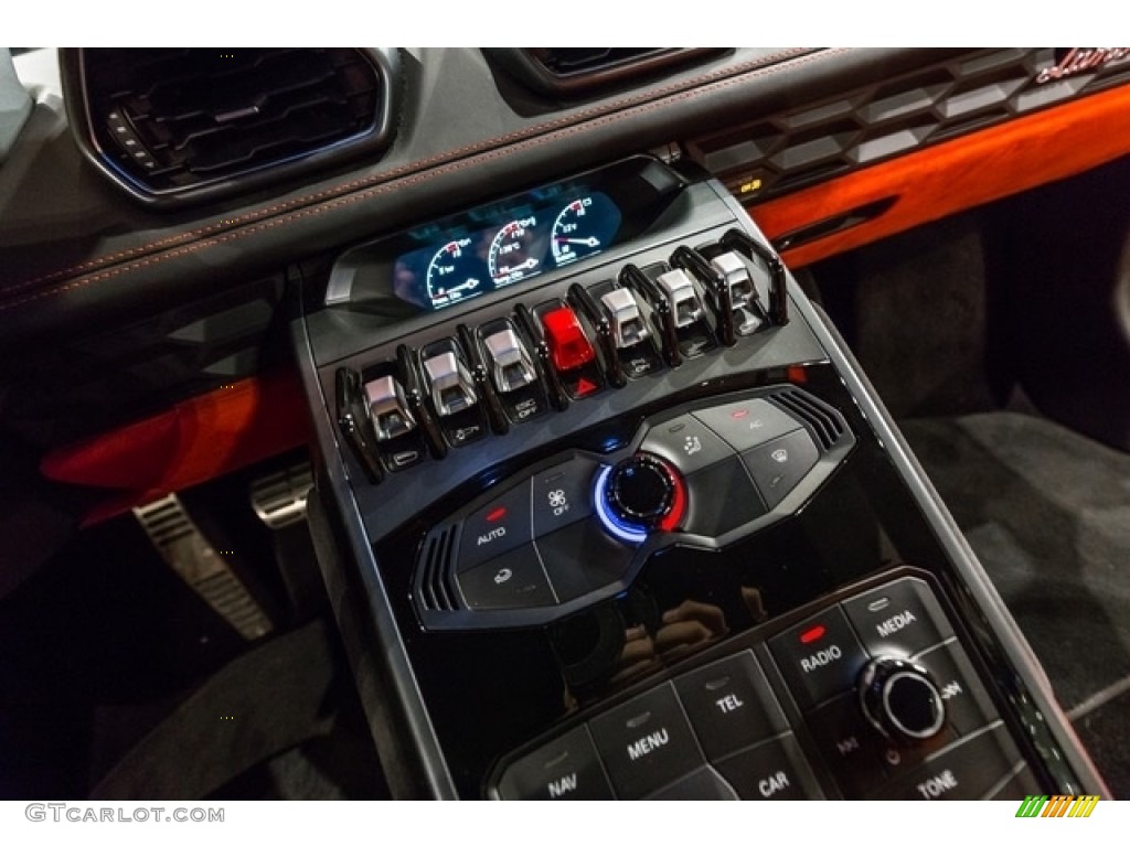 2015 Lamborghini Huracan LP 610-4 Controls Photo #132331082