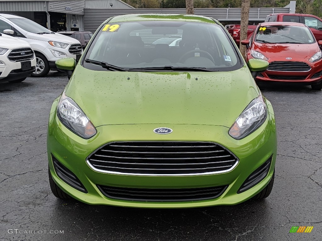2019 Fiesta SE Hatchback - Outrageous Green / Charcoal Black photo #8