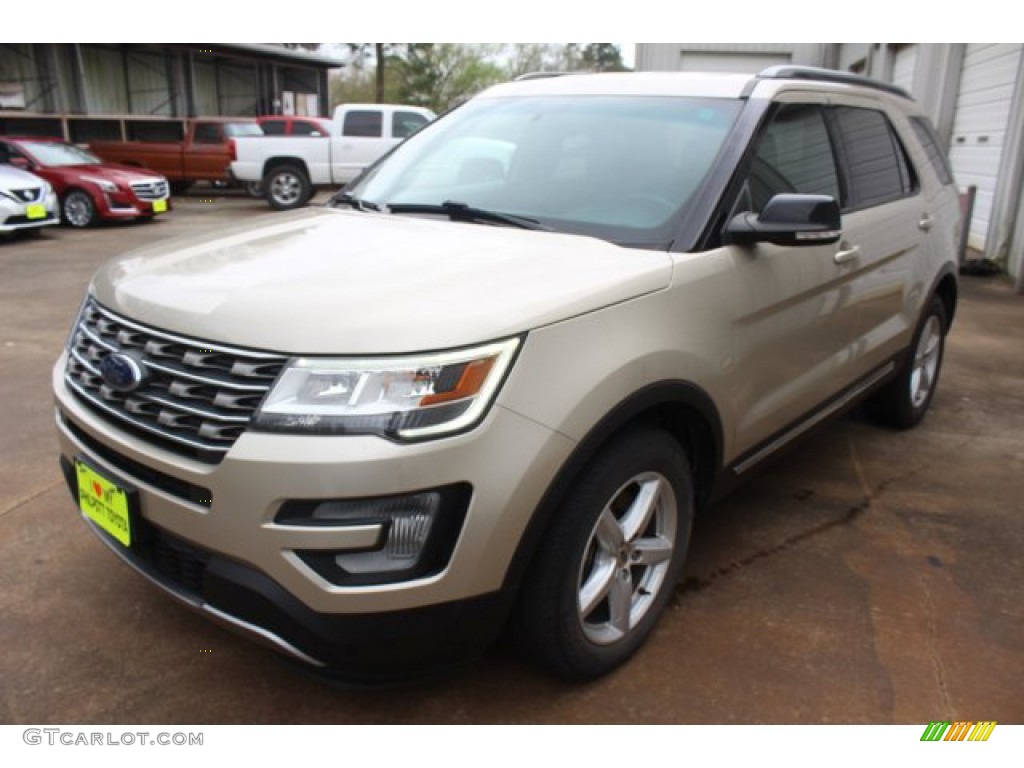 2017 Explorer XLT - White Gold / Ebony Black photo #3