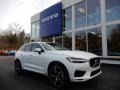 Front 3/4 View of 2019 XC60 T6 AWD R-Design