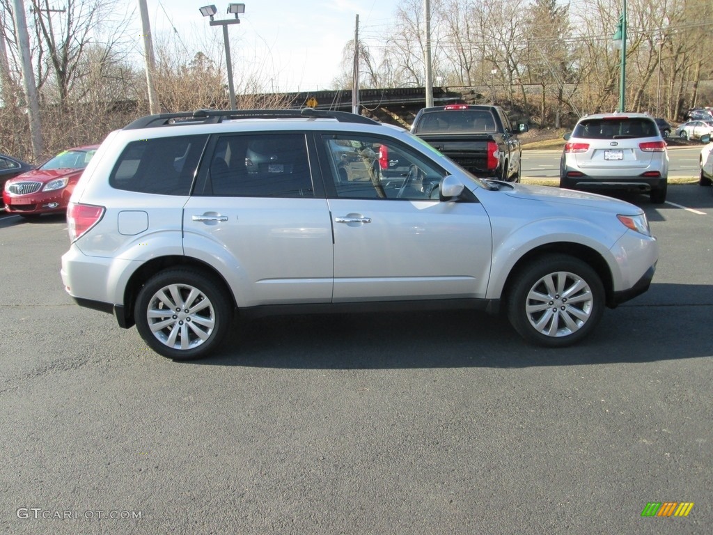 2011 Forester 2.5 X Premium - Spark Silver Metallic / Black photo #5