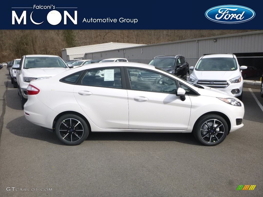 2019 Fiesta SE Sedan - Oxford White / Charcoal Black photo #1