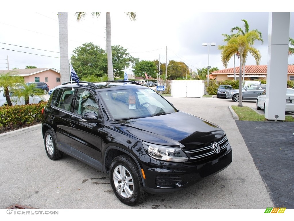 Deep Black Pearl Volkswagen Tiguan