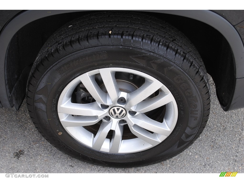 2016 Tiguan S - Deep Black Pearl / Beige/Black photo #11
