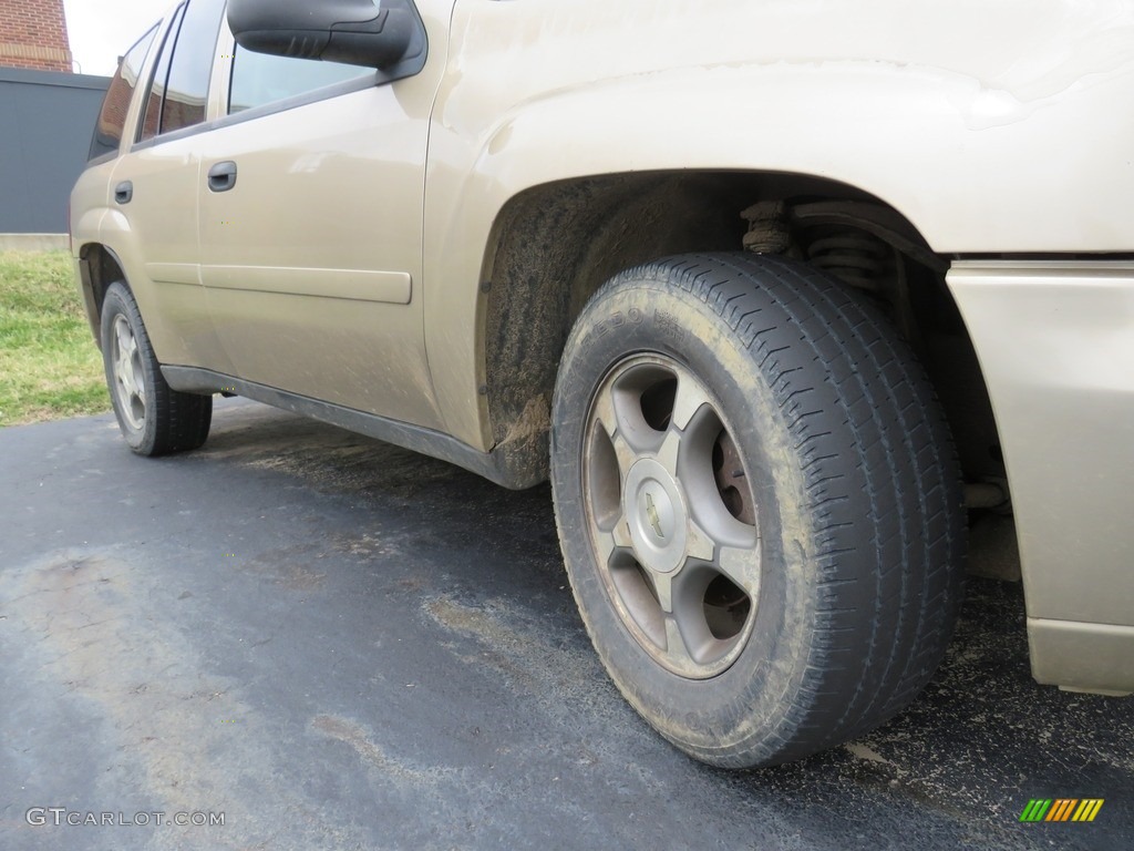 2006 TrailBlazer LS 4x4 - Sandstone Metallic / Light Cashmere/Ebony photo #2