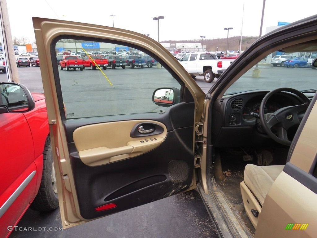 2006 TrailBlazer LS 4x4 - Sandstone Metallic / Light Cashmere/Ebony photo #7