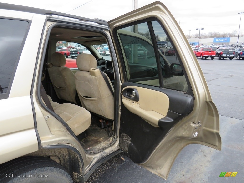 2006 TrailBlazer LS 4x4 - Sandstone Metallic / Light Cashmere/Ebony photo #17