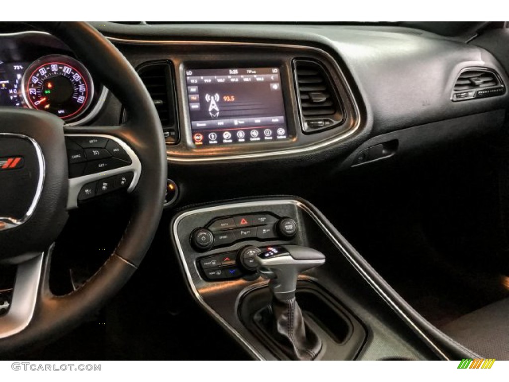 2018 Challenger SXT - Granite / Black photo #5