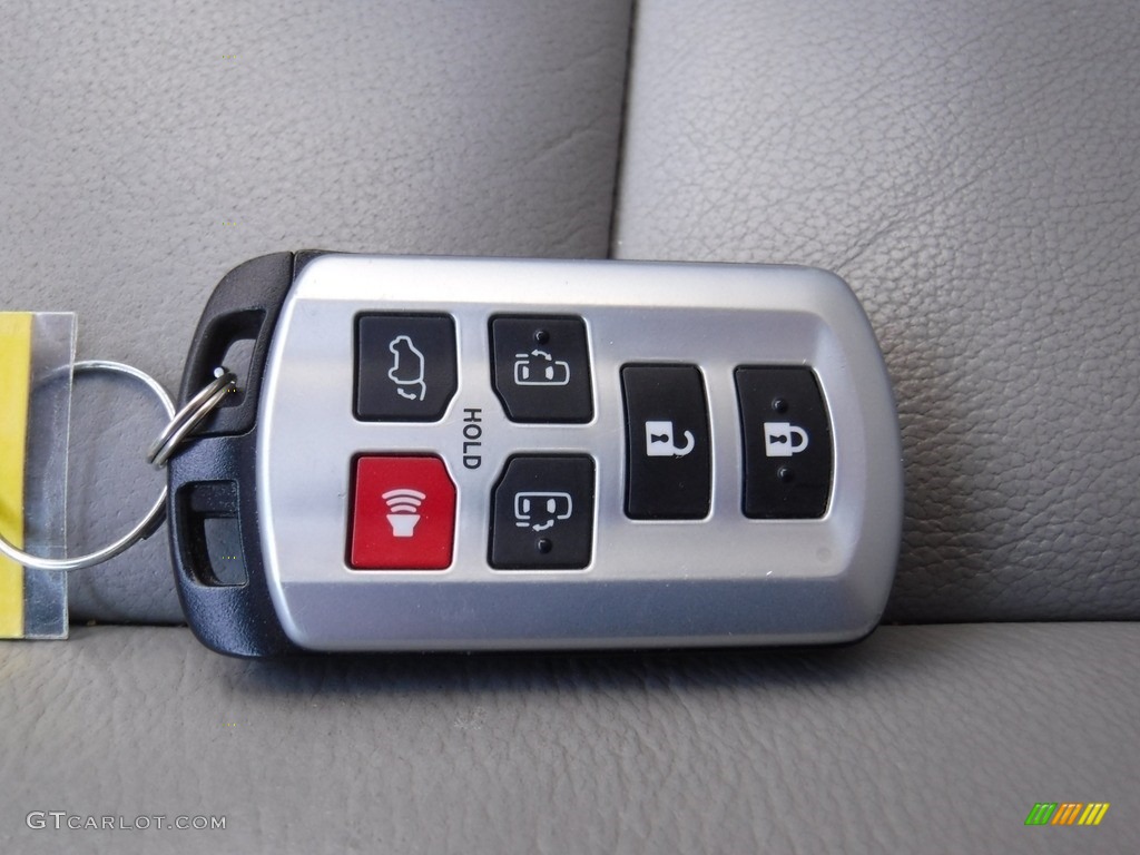 2016 Sienna XLE AWD - Silver Sky Metallic / Ash photo #28