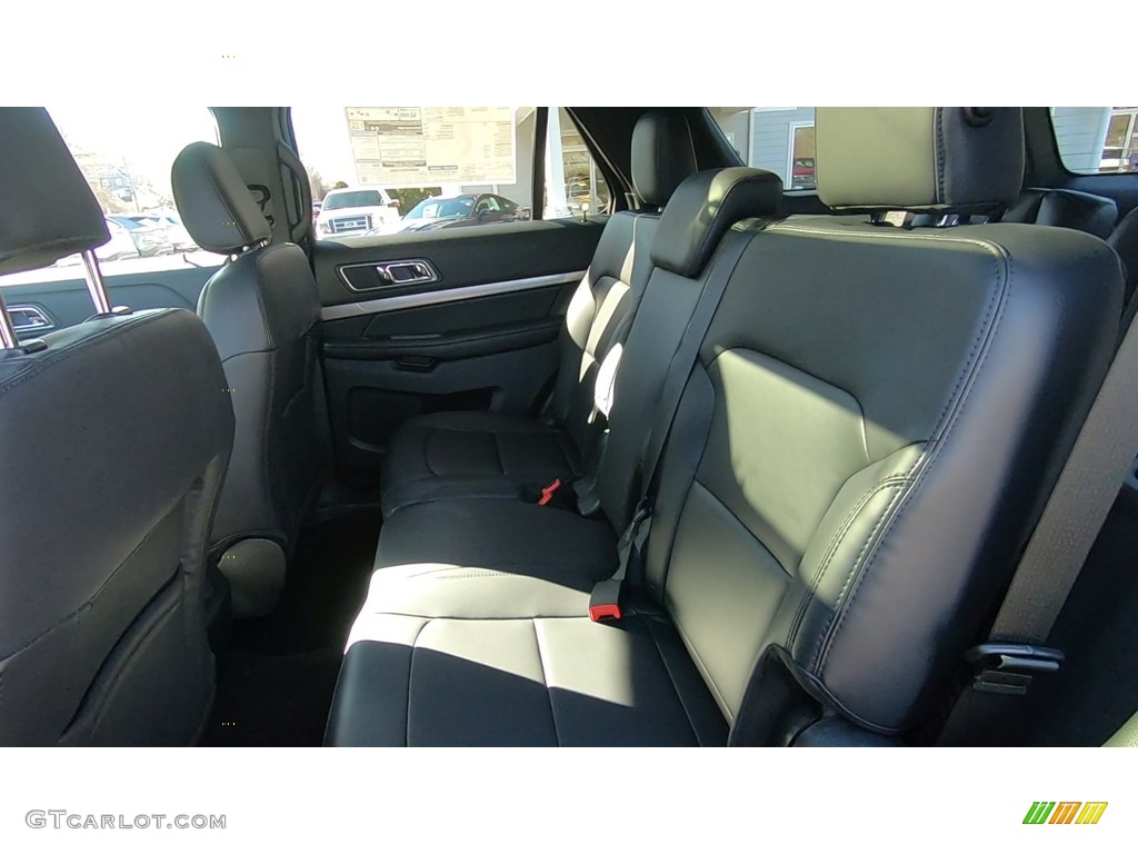 2019 Explorer XLT 4WD - Agate Black / Medium Black photo #19
