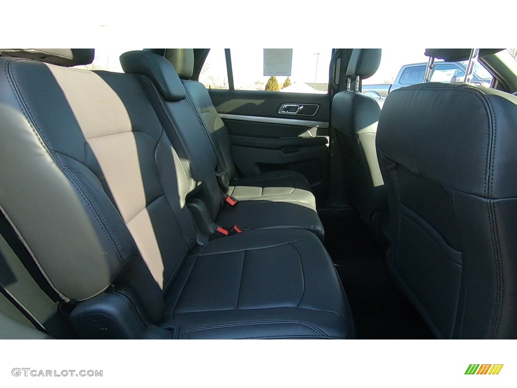 2019 Explorer XLT 4WD - Ingot Silver / Medium Black photo #24