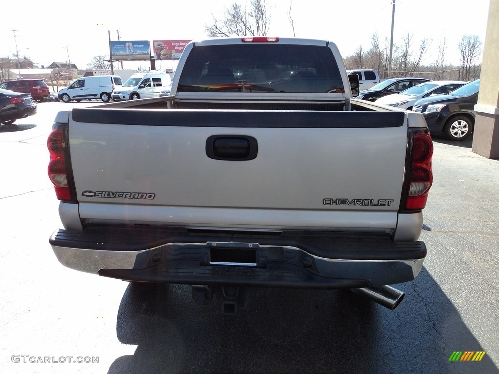 2005 Silverado 2500HD LS Extended Cab 4x4 - Silver Birch Metallic / Dark Charcoal photo #21