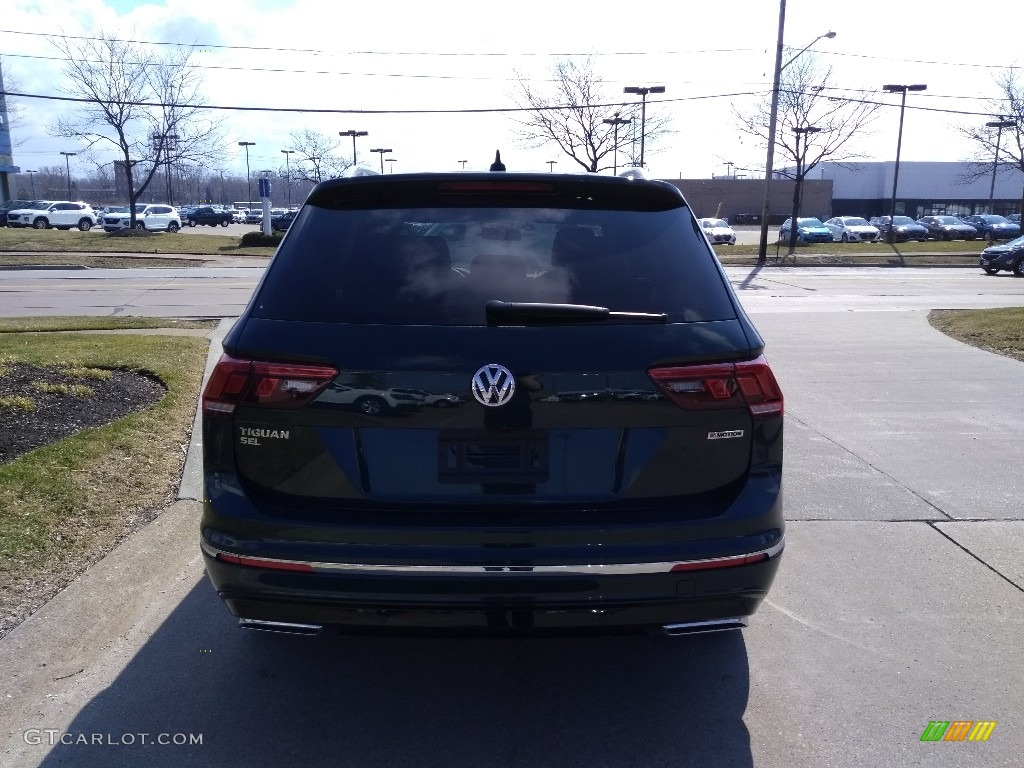 2019 Tiguan SEL R-Line 4MOTION - Dark Moss Green Metallic / Titan Black photo #5