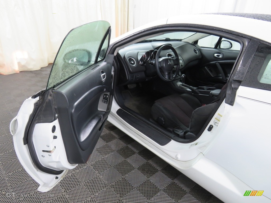 2012 Eclipse SE Coupe - Northstar White / Dark Charcoal photo #26