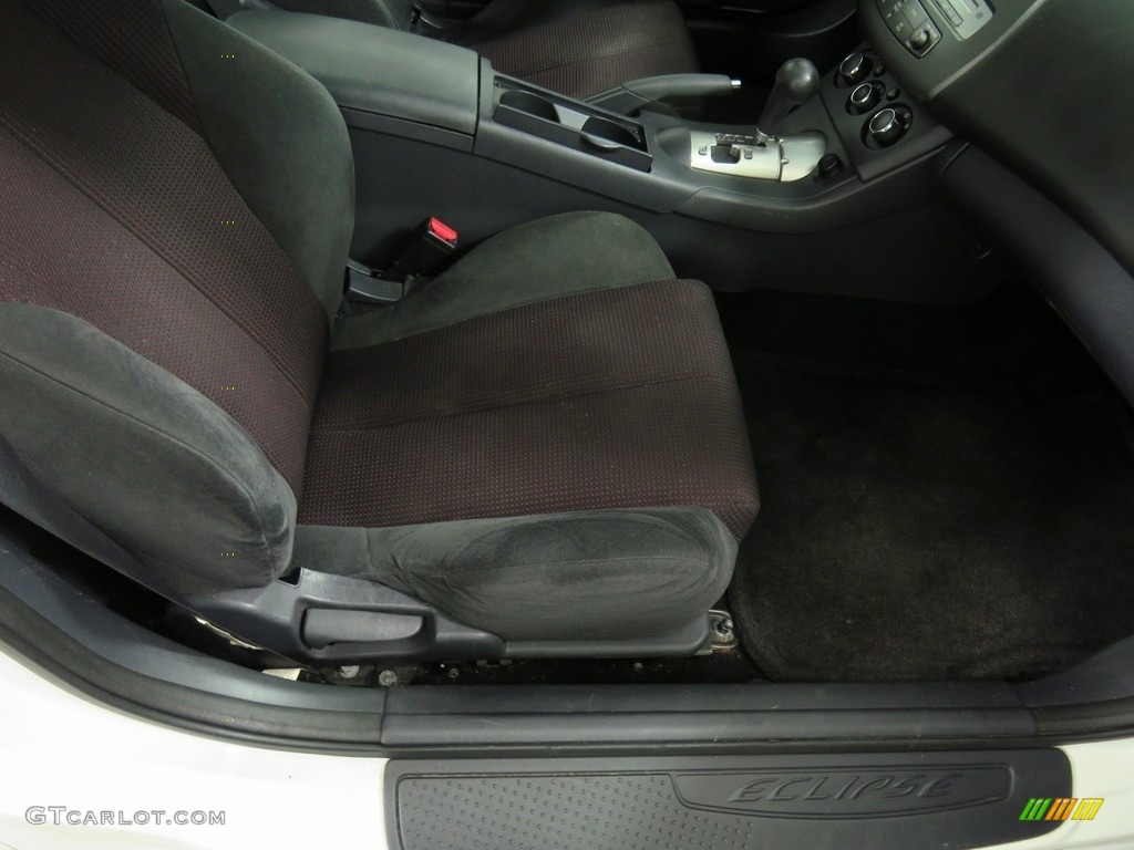 2012 Eclipse SE Coupe - Northstar White / Dark Charcoal photo #31