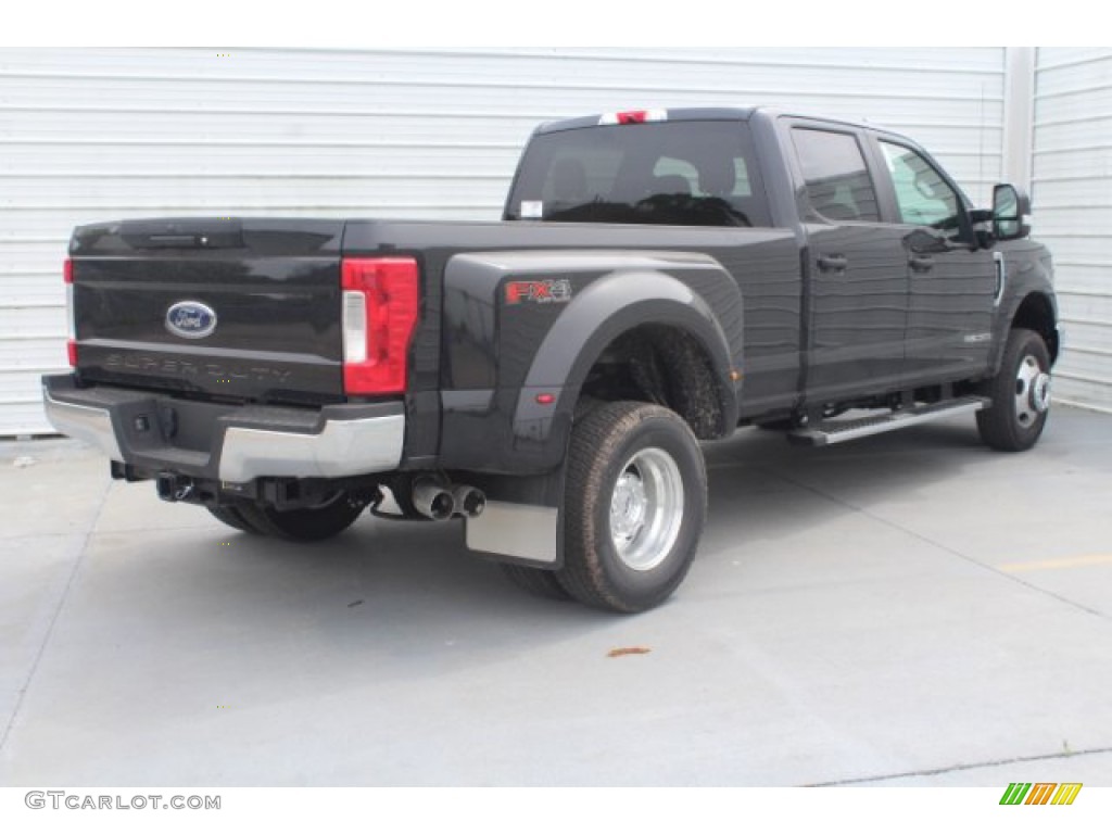 2019 F350 Super Duty XLT Crew Cab 4x4 - Agate Black / Earth Gray photo #8