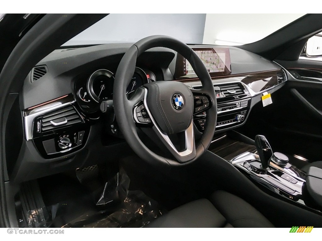 2019 5 Series 530i Sedan - Black Sapphire Metallic / Black photo #4