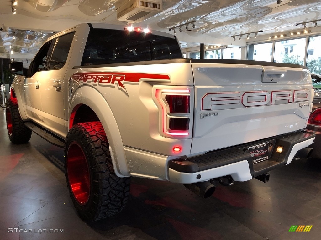 2017 F150 SVT Raptor SuperCrew 4x4 - Oxford White / Raptor Black/Orange Accent photo #20