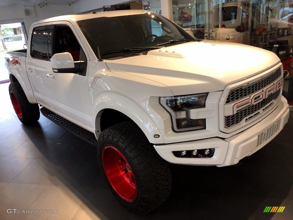 2017 F150 SVT Raptor SuperCrew 4x4 - Oxford White / Raptor Black/Orange Accent photo #24