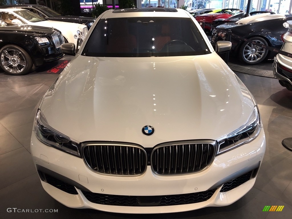 2018 7 Series M760i xDrive Sedan - Alpine White / Fiona Red/Black photo #8