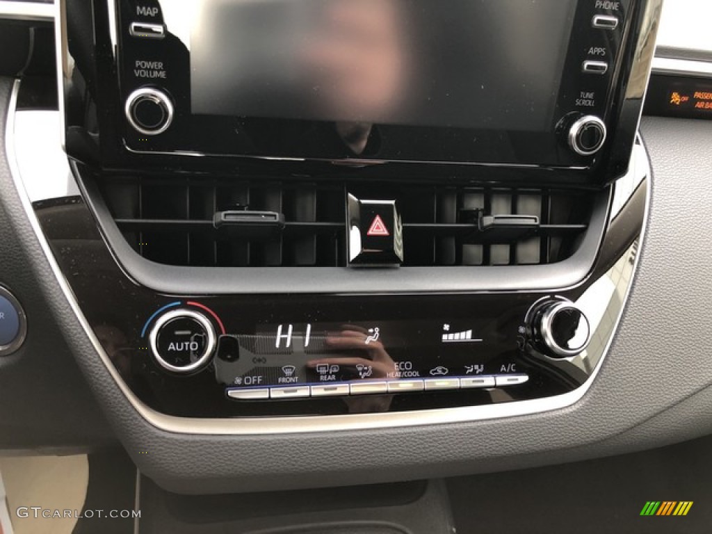 2020 Toyota Corolla LE Hybrid Controls Photo #132457615