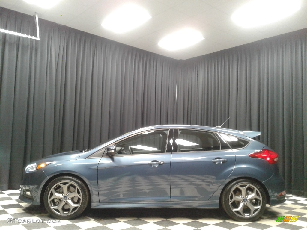 2018 Focus ST Hatch - Blue Metallic / Charcoal Black photo #1