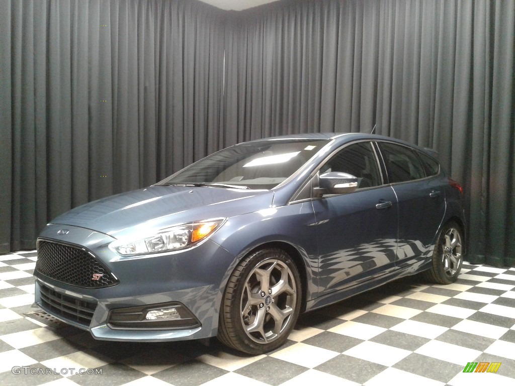 2018 Focus ST Hatch - Blue Metallic / Charcoal Black photo #2