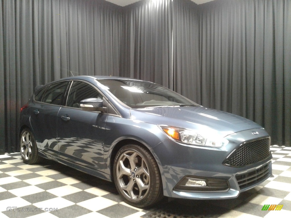 2018 Focus ST Hatch - Blue Metallic / Charcoal Black photo #4