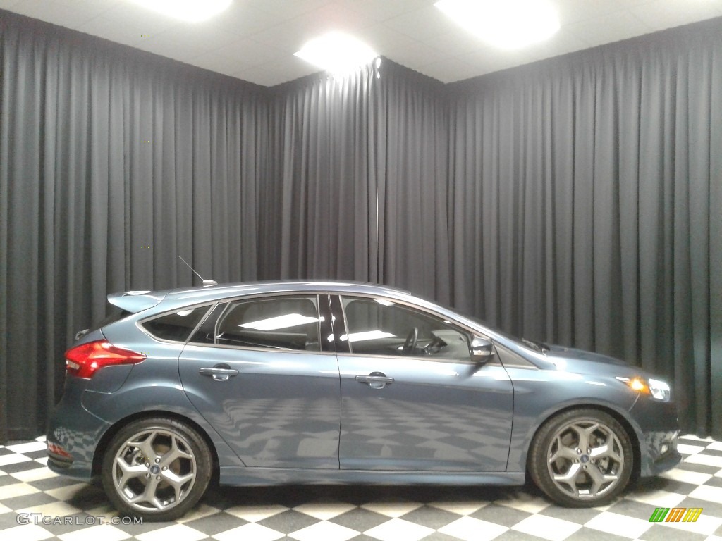2018 Focus ST Hatch - Blue Metallic / Charcoal Black photo #5