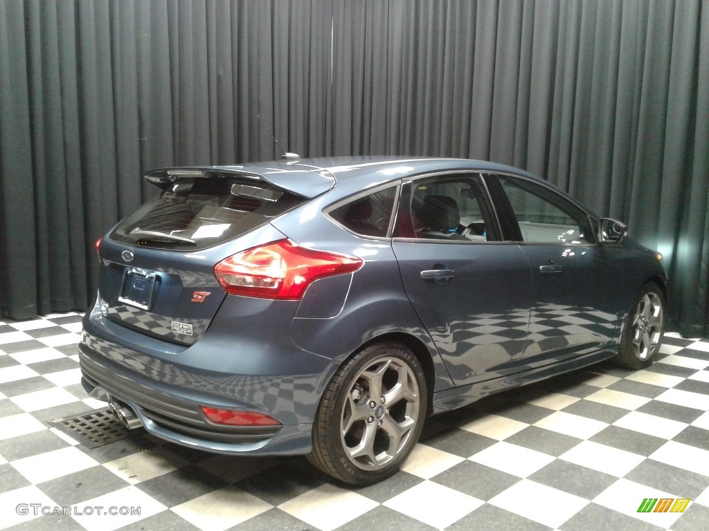 2018 Focus ST Hatch - Blue Metallic / Charcoal Black photo #6