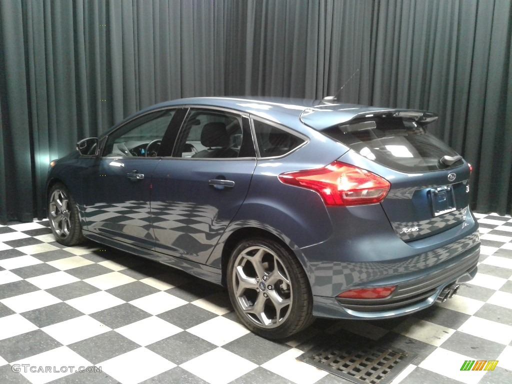 2018 Focus ST Hatch - Blue Metallic / Charcoal Black photo #8