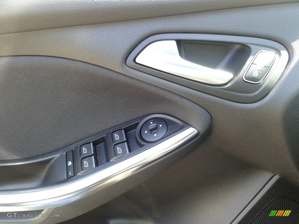 2018 Focus ST Hatch - Blue Metallic / Charcoal Black photo #9