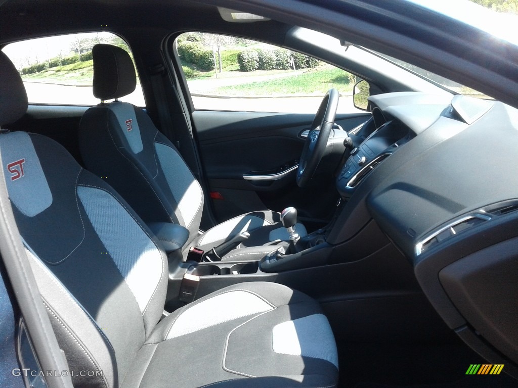 2018 Focus ST Hatch - Blue Metallic / Charcoal Black photo #14