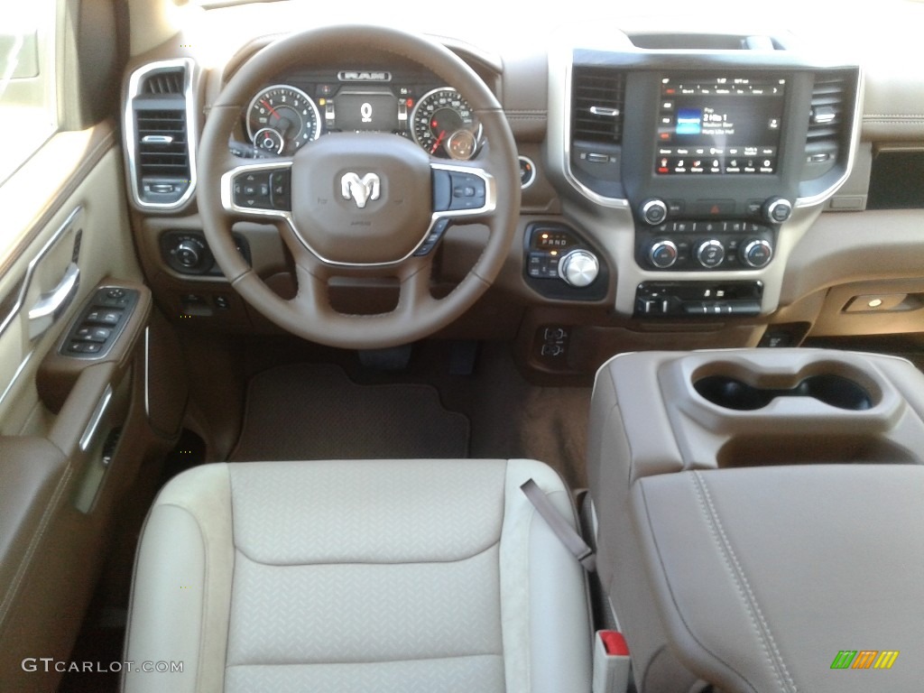 2019 1500 Laramie Quad Cab 4x4 - Billett Silver Metallic / Mountain Brown/Light Frost Beige photo #35