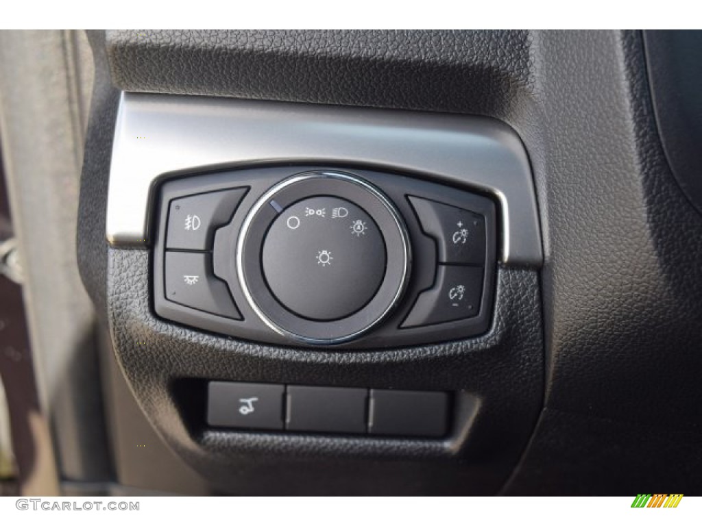 2019 Explorer XLT - Agate Black / Medium Black photo #23