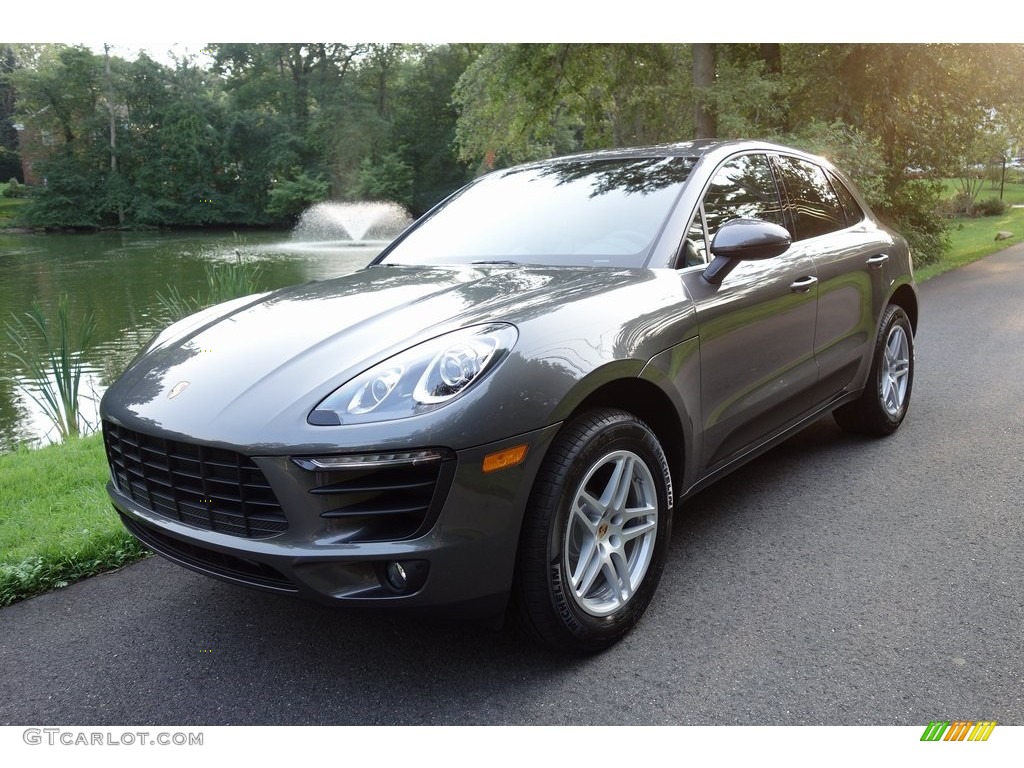 2018 Macan  - Agate Grey Metallic / Black/Luxor Beige photo #1