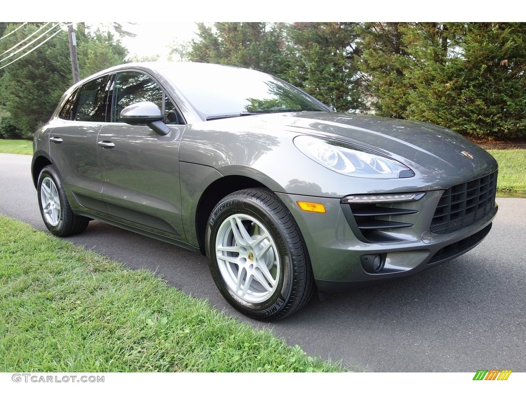 2018 Macan  - Agate Grey Metallic / Black/Luxor Beige photo #3