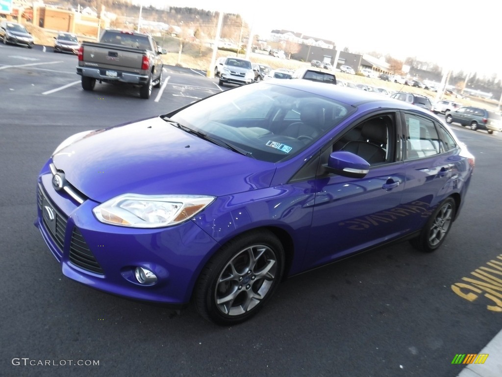 2013 Focus SE Sedan - Blue Candy / Charcoal Black photo #6