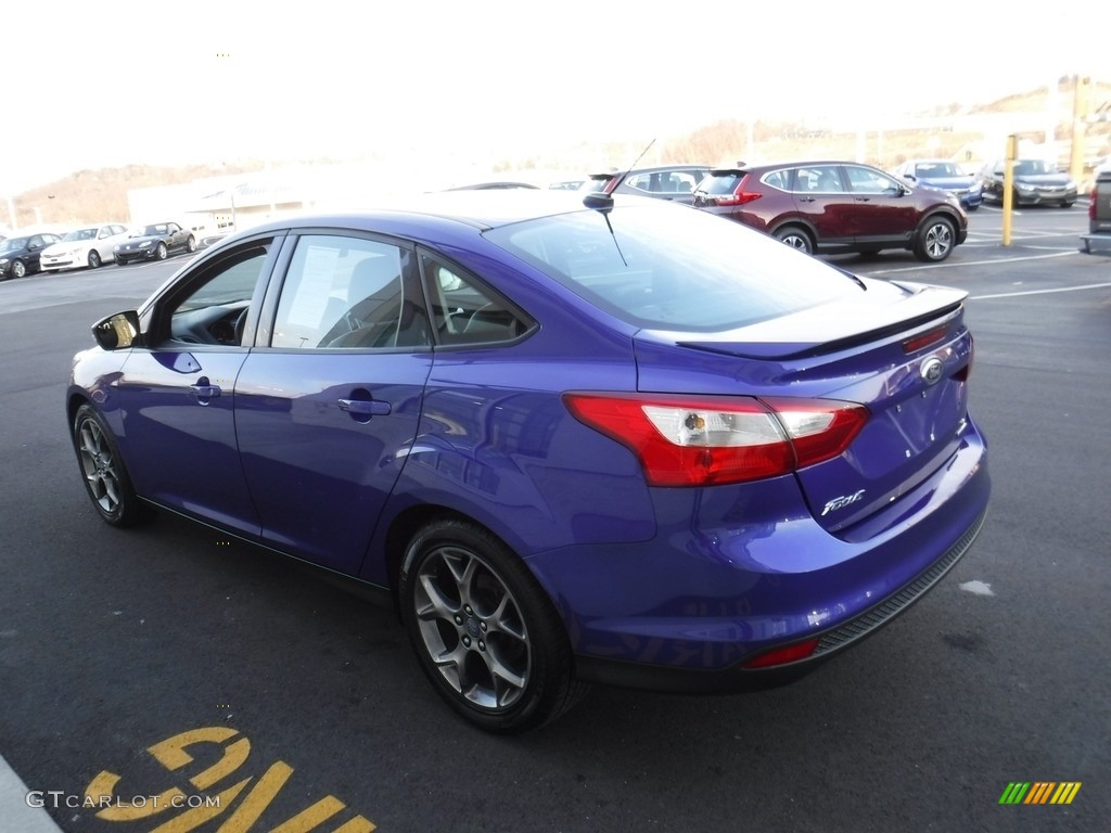 2013 Focus SE Sedan - Blue Candy / Charcoal Black photo #7