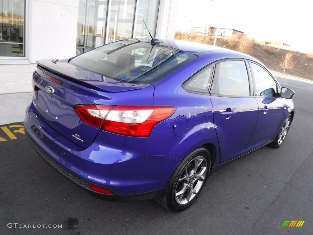 2013 Focus SE Sedan - Blue Candy / Charcoal Black photo #9