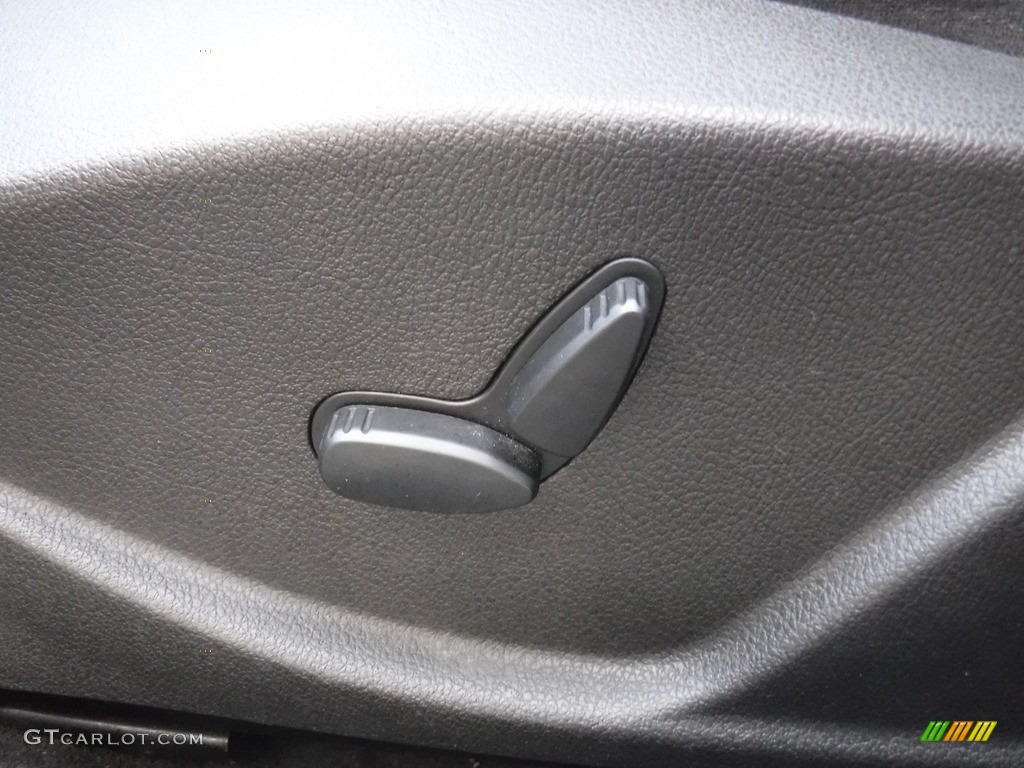 2013 Focus SE Sedan - Blue Candy / Charcoal Black photo #14