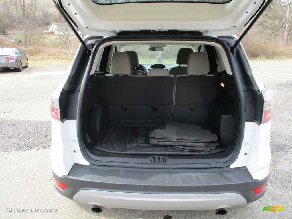 2017 Escape SE 4WD - Oxford White / Medium Light Stone photo #12