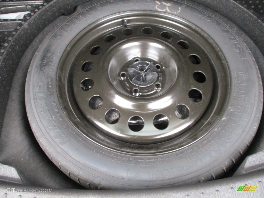 2017 Escape SE 4WD - Oxford White / Medium Light Stone photo #13